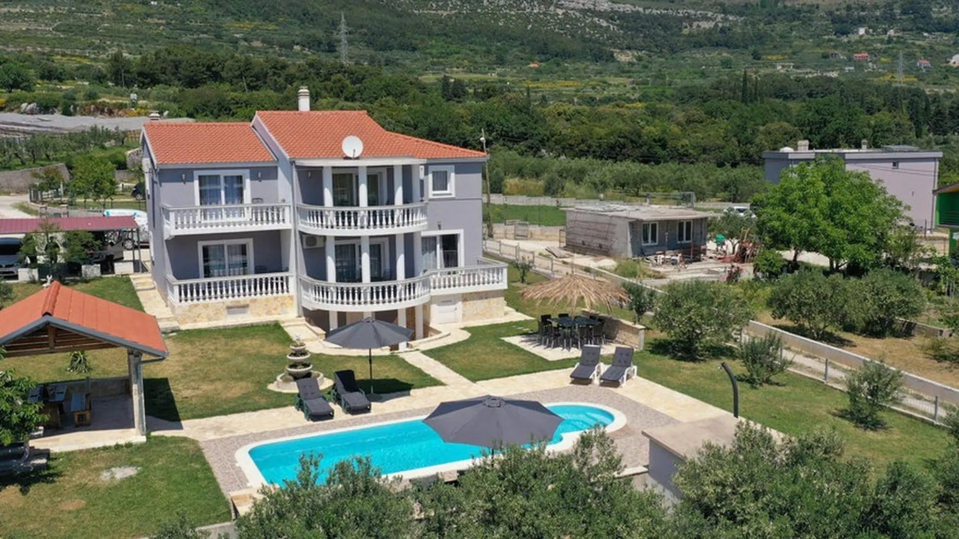 Exquisite Spacious Villa Bufaline With Pool And Gym Kastel Novi