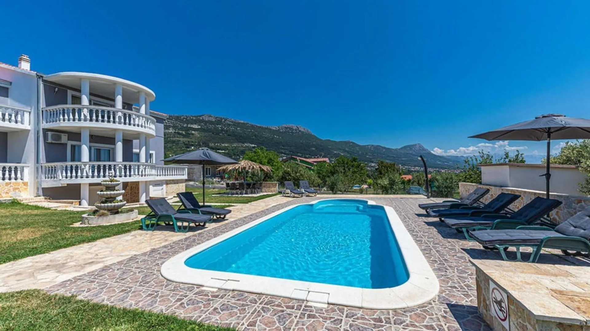 Exquisite Spacious Villa Bufaline With Pool And Gym Kastel Novi